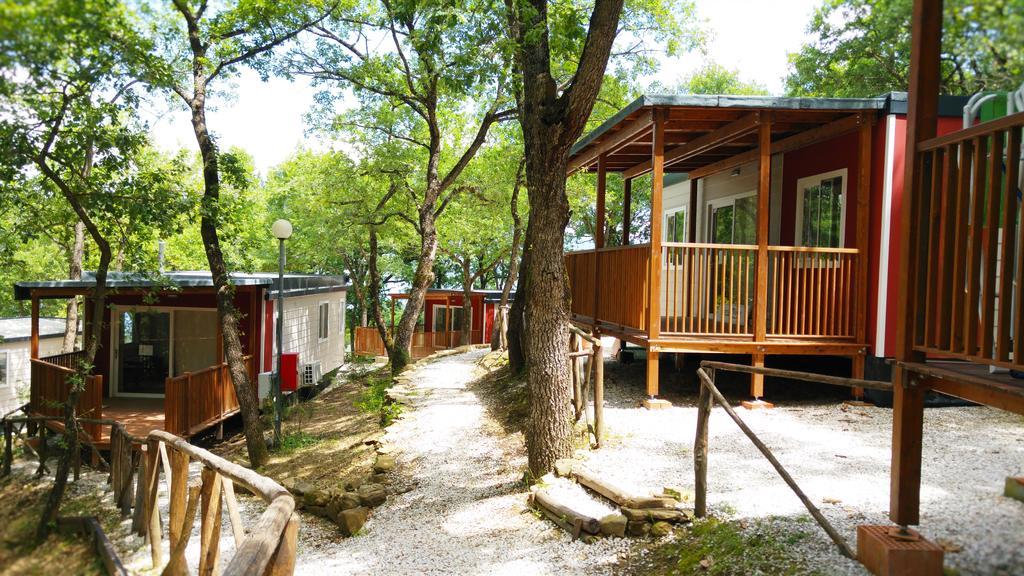 Cerquestra Camping Village Monte del Lago Экстерьер фото